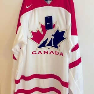 Team Canada IIHF Hockey Jersey New With Tags Large
